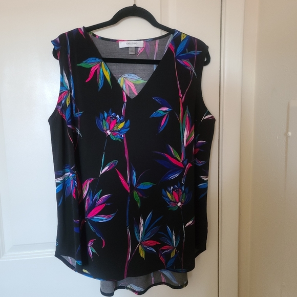 Jones Studio Tops - Jones Studio Black Sleeveless V-neck Top.
